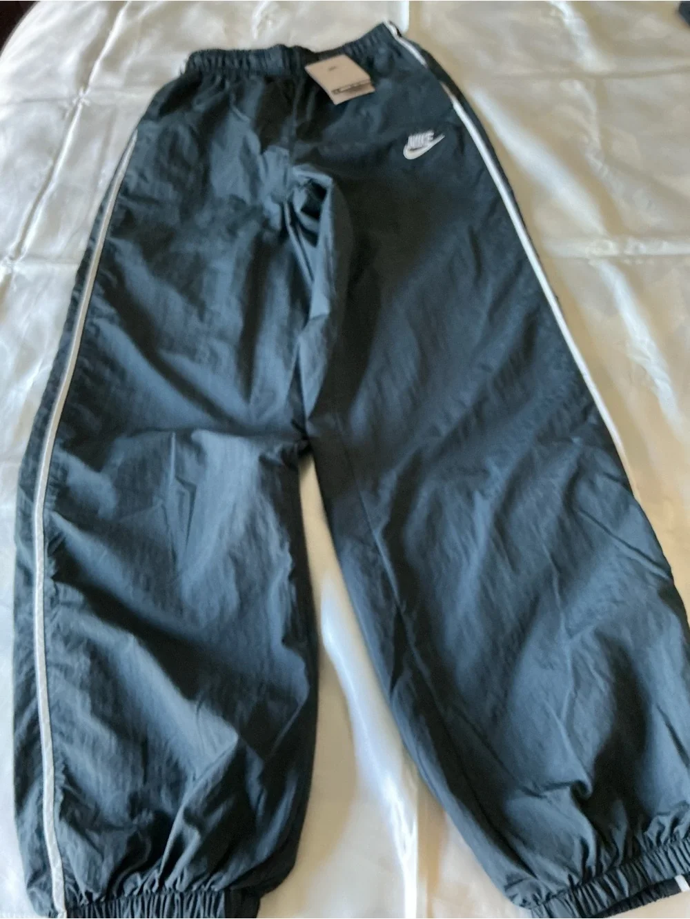 Nike women’s black track pants athletic windbreaker white stripe XS